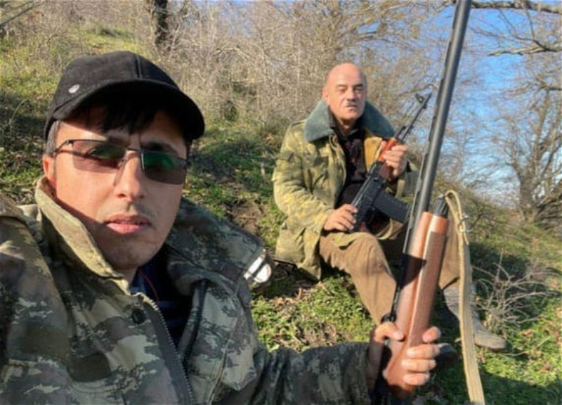 Азербайджанские чиновники позировали с оружием в руках: МВД проводит расследование