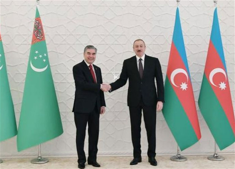Глава Туркменистана поздравил Президента Азербайджана с днем рождения