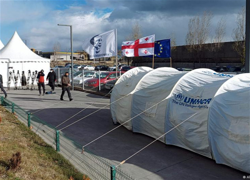 В Тбилиси сторонники Саакашвили установили палатки и готовы к долгосрочной голодовке - ВИДЕО