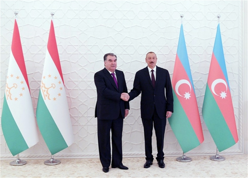 Президент Таджикистана поздравил Ильхама Алиева с юбилеем