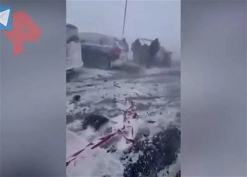 Более 20 машин разбросало по снежной трассе в России - ВИДЕО