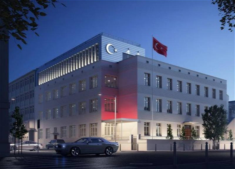 В здание посольства Турции в Варшаве бросили бутылку с горючей смесью