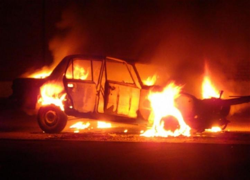В Баку сгорел легковой автомобиль