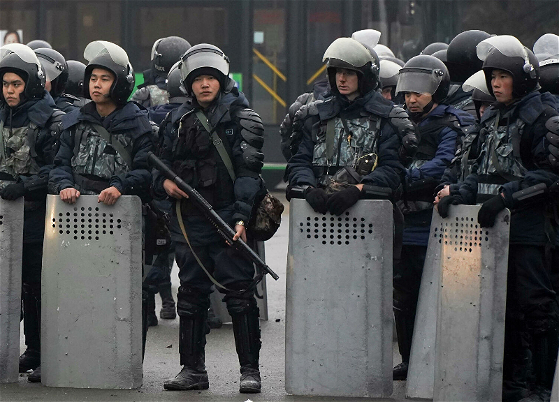 Во время беспорядков в Казахстане погибли восемь силовиков