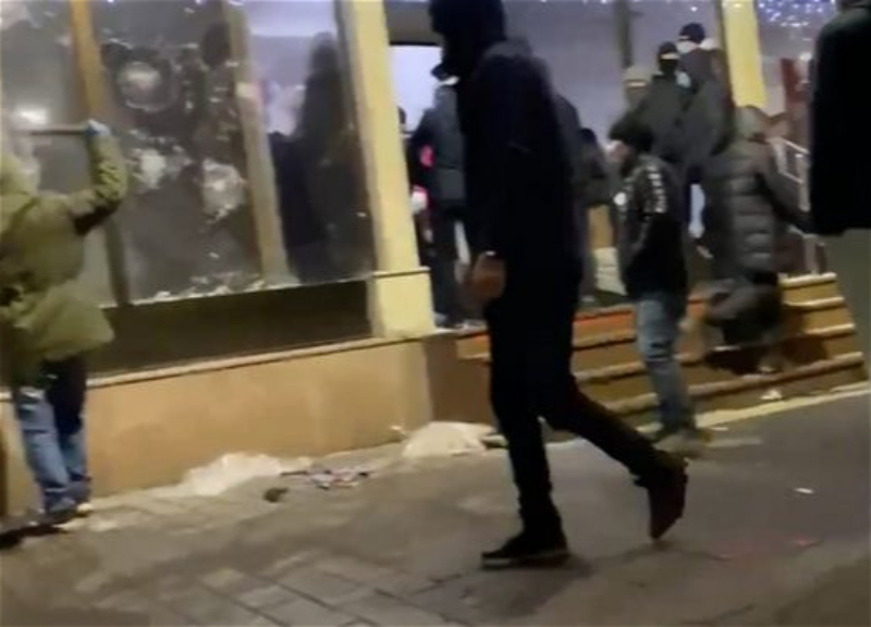 Казахстан: стрельба и мародерство на улицах Алматы - ВИДЕО