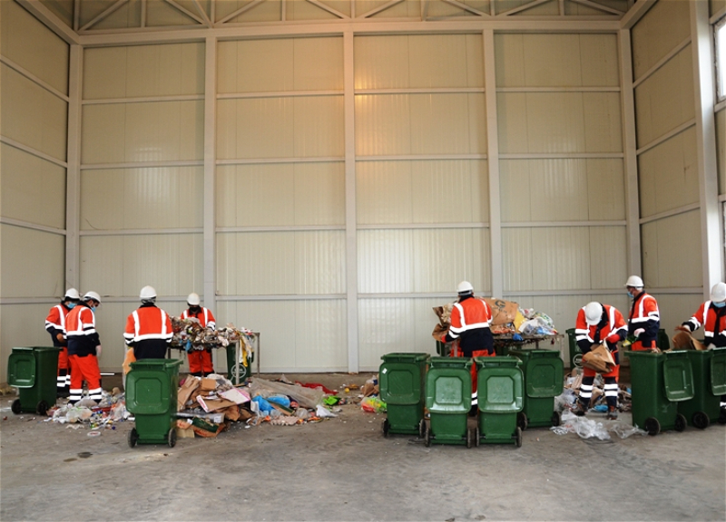 ИВ Баку: Сортировка бытовых отходов уже стала привычной для трех районов столицы - ФОТО