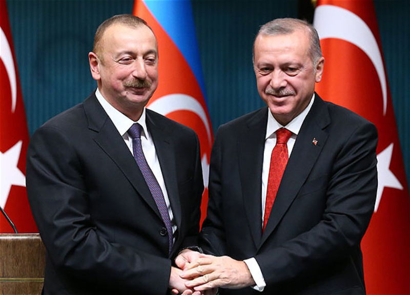 Ильхам Алиев поздравил Президента Турции с 30-летием установления дипотношений между Баку и Анкарой