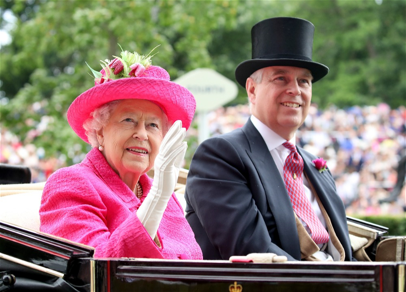 Королева Британии объявила любимому сыну, что он не будет «высочеством»