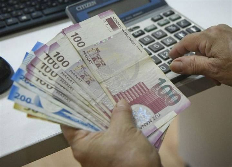 В Азербайджане повышены оклады работников в сферах, финансируемых из госбюджета