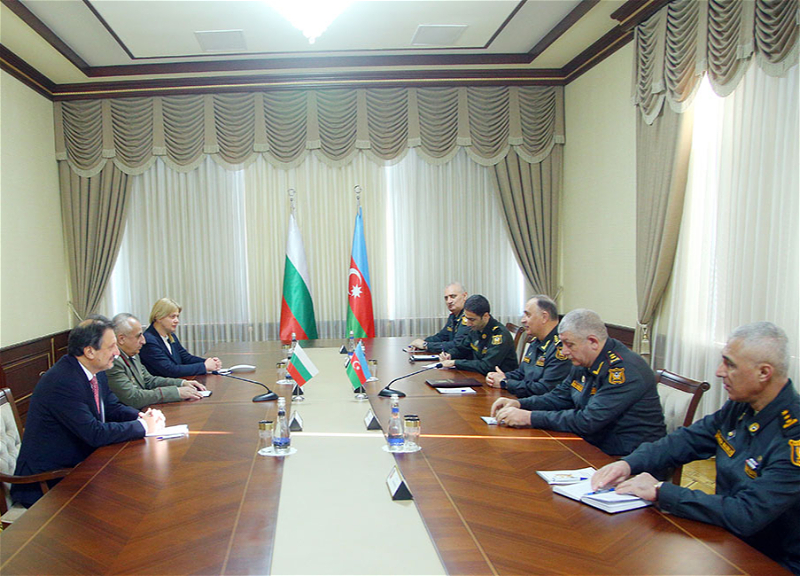 Начальник Генштаба Азербайджанской армии встретился с делегацией Болгарии