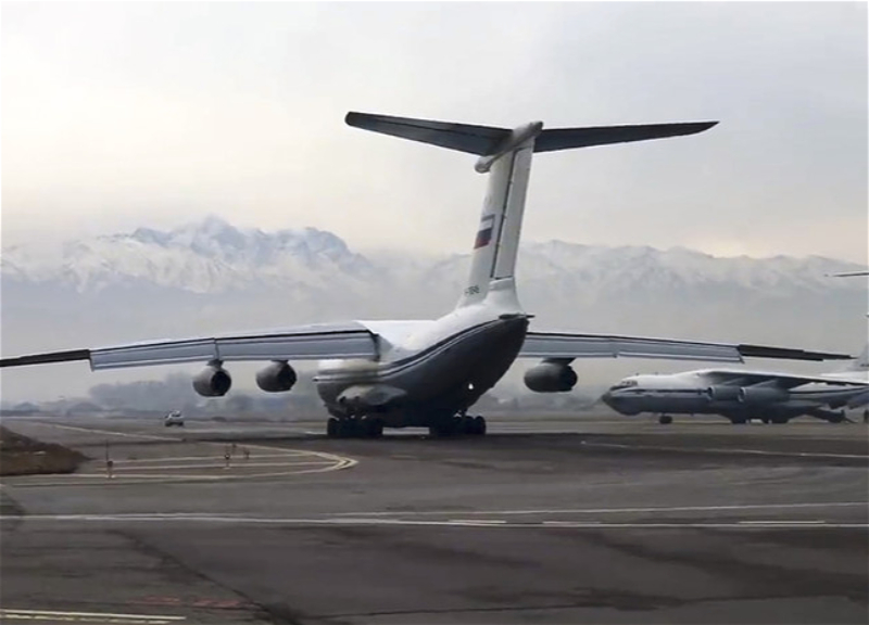 Последние четыре самолета с миротворцами вылетели из Казахстана в Россию - ВИДЕО