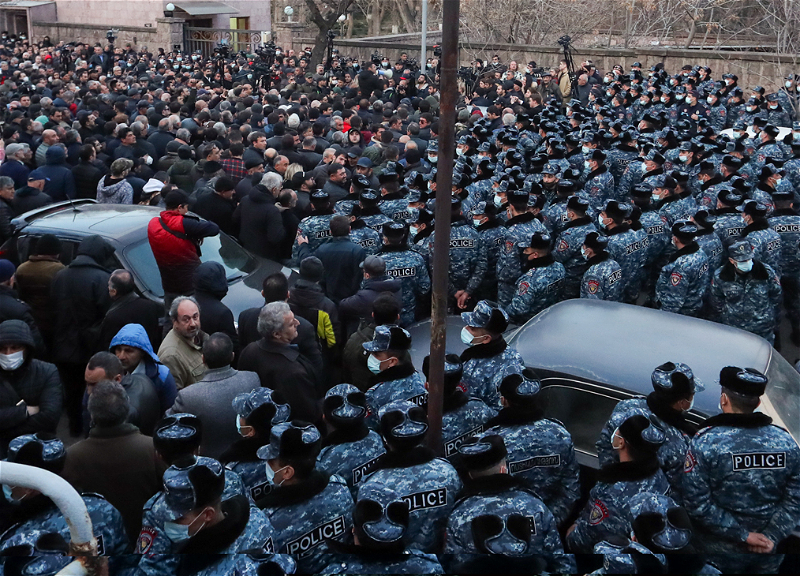 В Иреване несогласные с результатами выборов главы ИВ протестуют
