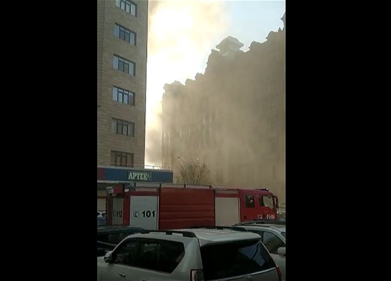 Пожар в одном из зданий Баку потушен - ОБНОВЛЕНО - ВИДЕО