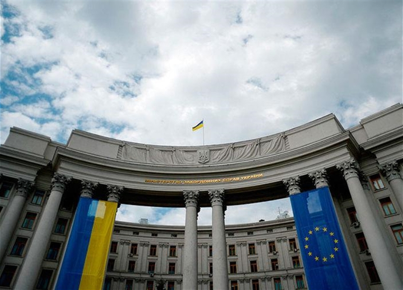 США, Великобритания и Франция вывозят семьи своих дипломатов из Украины, Евросоюз не торопится