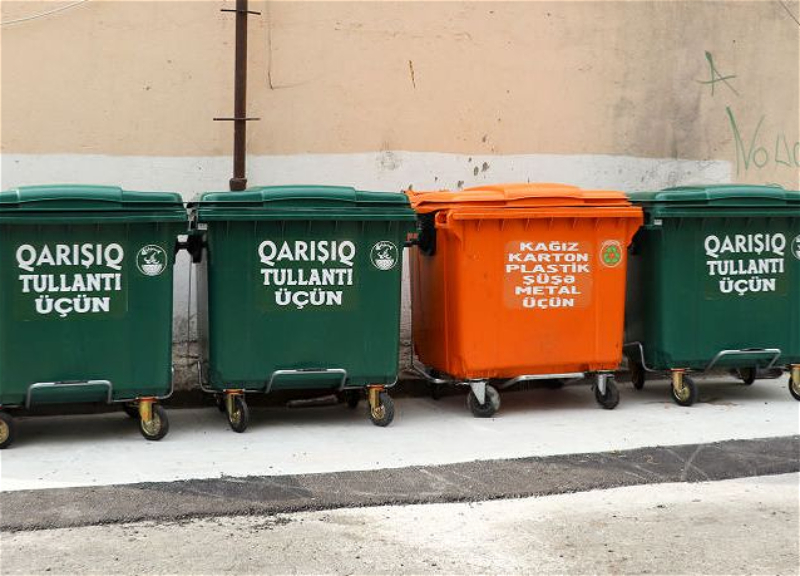 В Баку украли мусорные баки