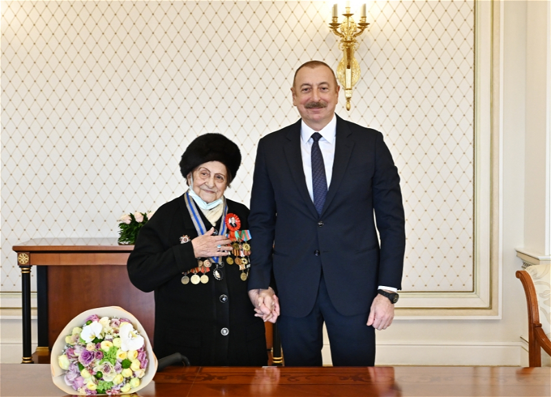 Ильхам Алиев вручил Фатме Саттаровой орден «Истиглал» - ФОТО - ВИДЕО