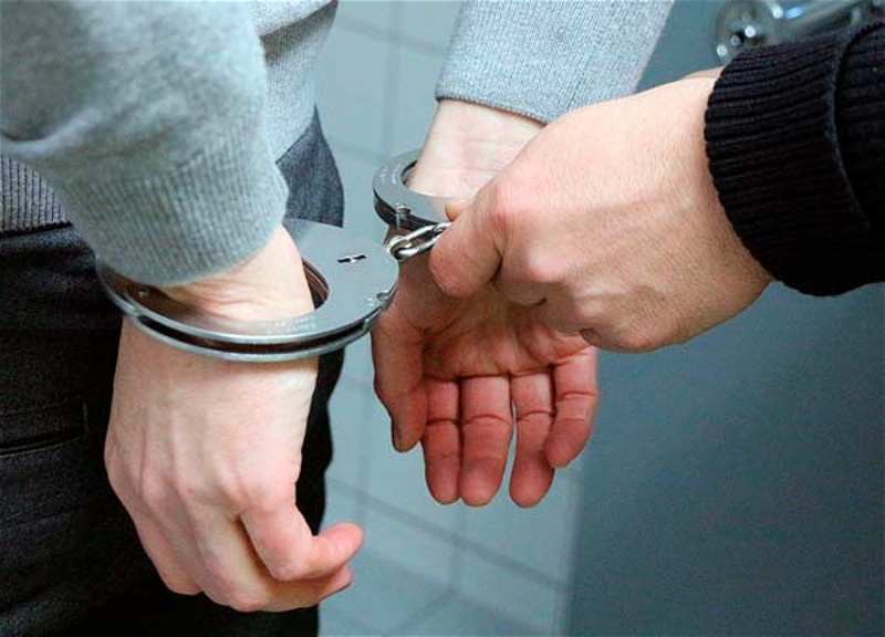 В Баку задержан гражданин, обвиняемый в продаже наркотиков рядом со школой
