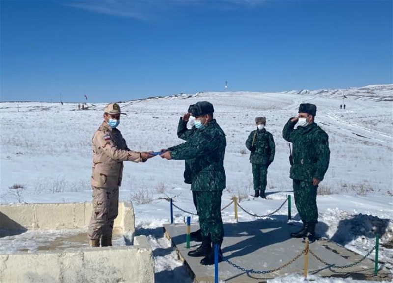 Ирану вернули оказавшийся на территории Азербайджана флаг