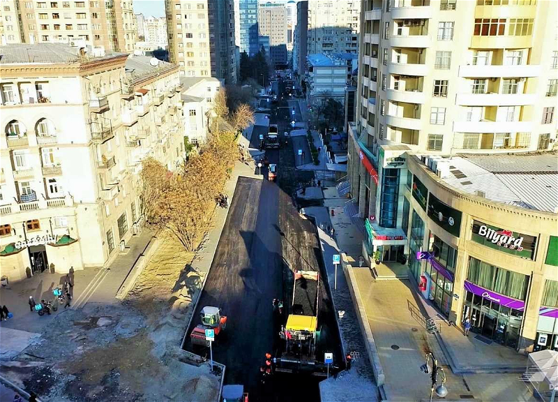 После капремонта асфальтируется улица Бясти Багировой возле Caspian Plaza – ФОТО
