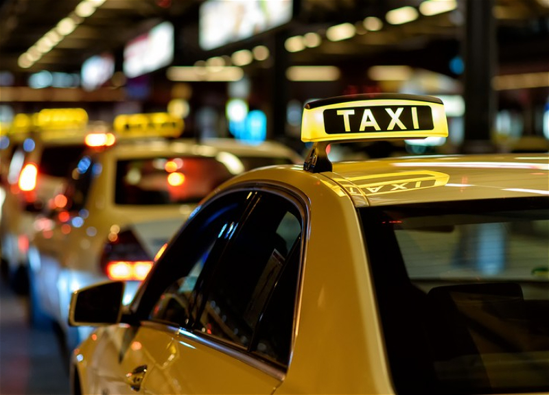 В Баку таксист задержан по подозрению в развратных действиях в отношении трех школьниц
