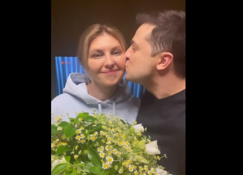 Мы дома, мы в Украине: Зеленский с женой записали видео, показав, что не уехали из страны - ВИДЕО