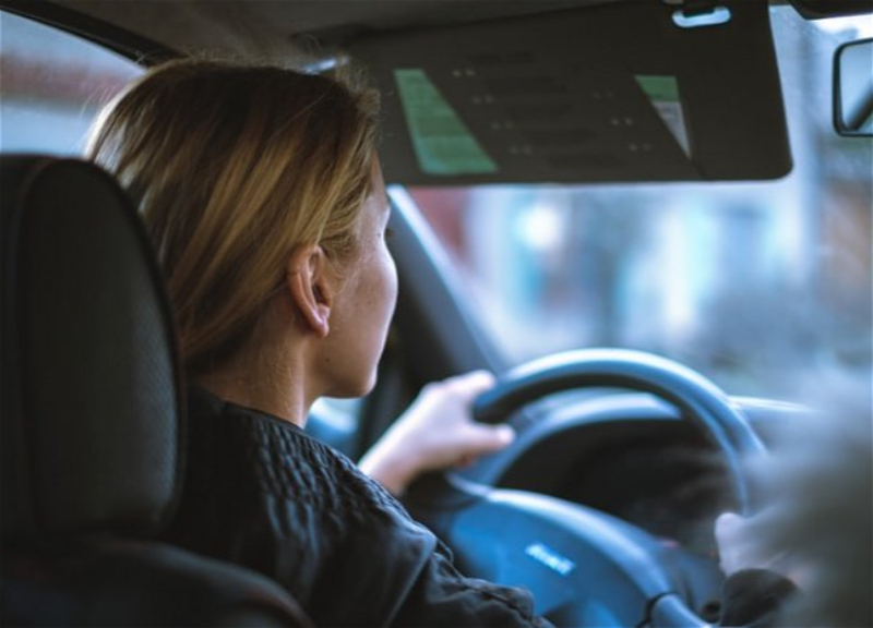 Дорожная полиция: Некоторые женщины-водители забывают о том, что находятся за рулем
