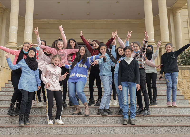 Помочь девочкам в Азербайджане найти себя: образовательный проект для школьниц - ФОТО
