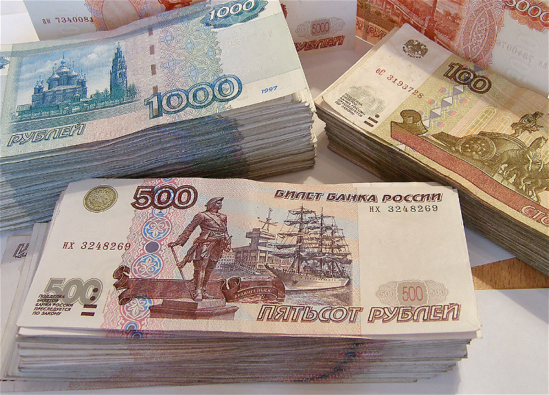 Российский рубль падает на фоне санкций