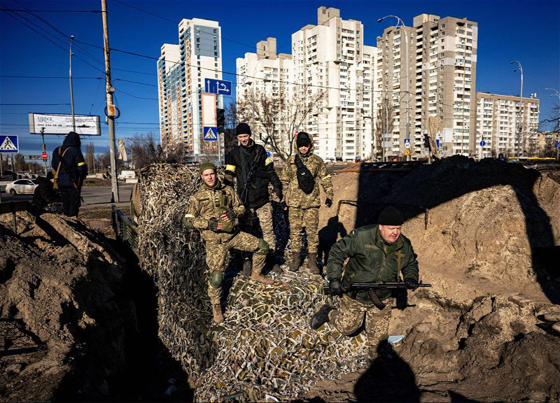 Главное за сутки: Херсон окружен войсками РФ, Киев и Харьков контролирует Украина
