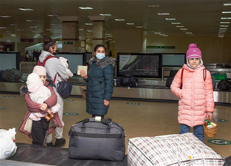 Еще 184 гражданина Азербайджана прибыли чартерным рейсом из Румынии - ФОТО