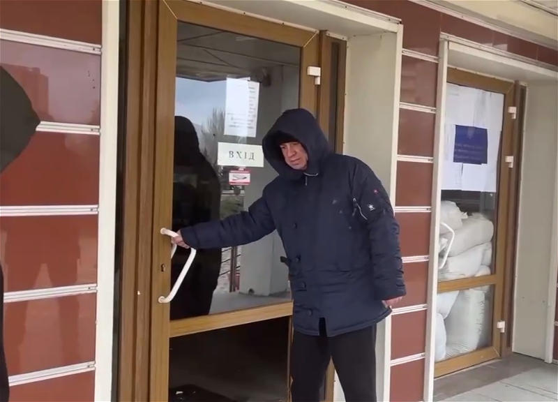 Военные РФ заблокировали вход в здание мэрии Энергодара, городские власти работают из пиццерии – ВИДЕО