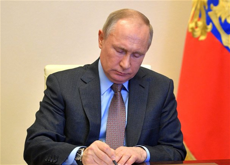 Путин подписал закон о взыскании «незаконных» средств чиновников в банках