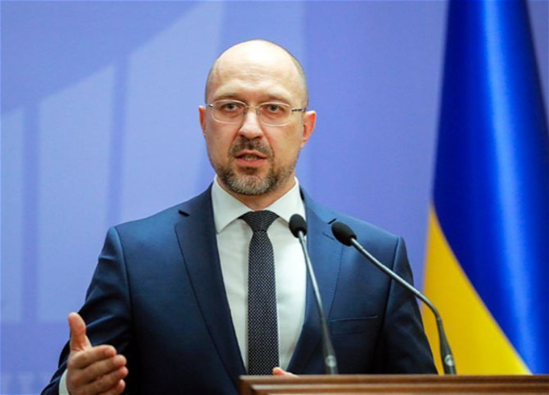 Премьер: Украина переходит на экономику военного времени