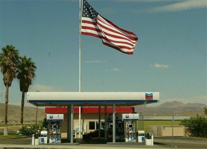 Цены на бензин в США преодолели исторический максимум