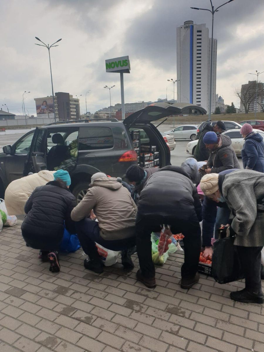 Азербайджанец раздал в Киеве бесплатно 20 тонн помидоров и огурцов - ФОТО -  ВИДЕО | 1news.az | Новости