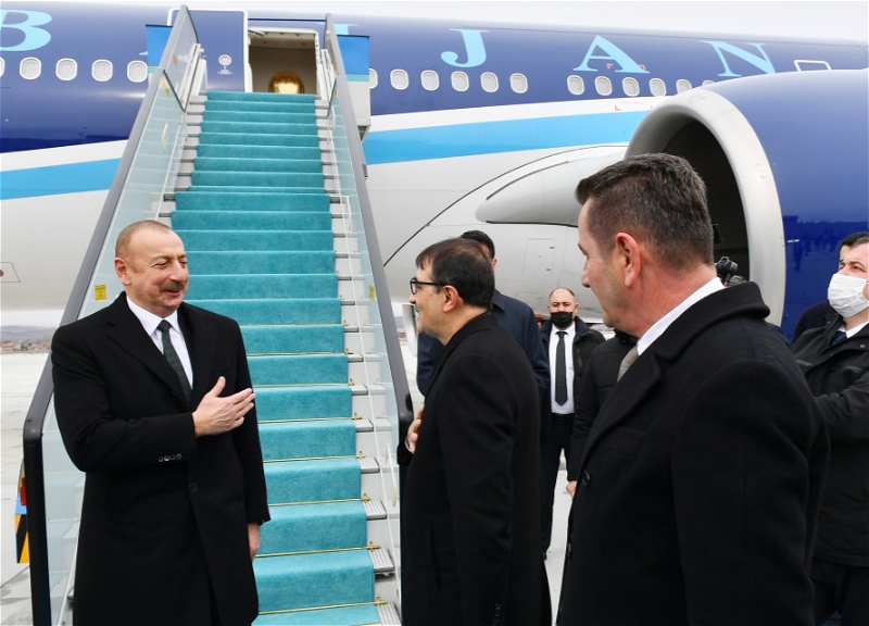 Ильхам Алиев прибыл с рабочим визитом в Турцию - ФОТО