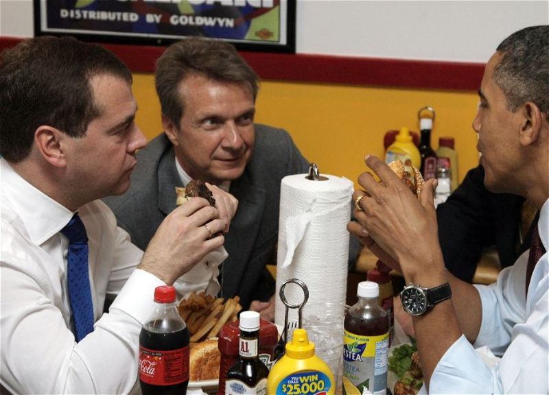 Медведев о уходе McDonalds из России: «Котлеты и булки мы производить и сами умеем»
