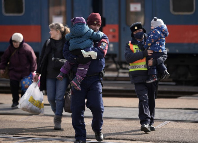 ФРГ попросила Польшу остановить отправку поездов с украинскими беженцами