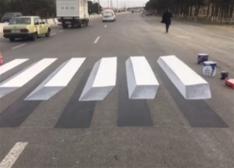 В Азербайджане на одной из основных трасс появился 3D пешеходный переход - ВИДЕО