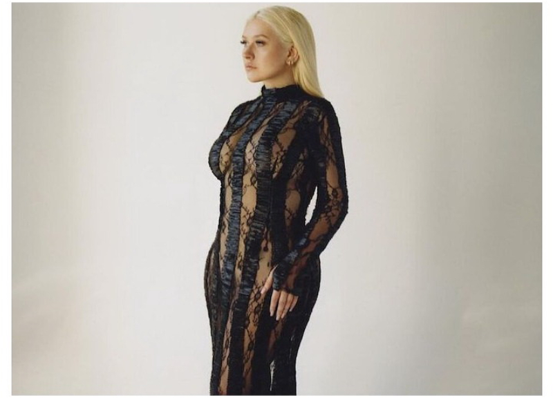 Кристина Агилера снялась для Vogue в платье от азербайджанского дизайнера - ФОТО