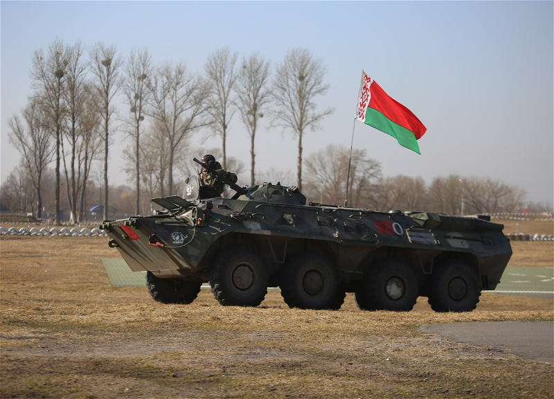 Беларусь заявила об отводе десанта от границ Украины – ФОТО