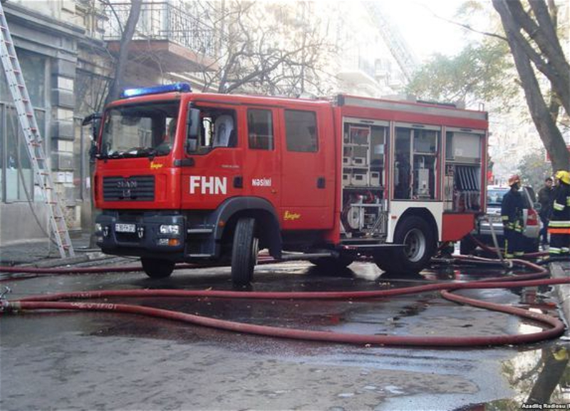 В Баку в подвале дома произошел пожар, есть погибший