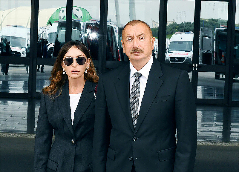 Ильхам Алиев и Мехрибан Алиева подписали некролог в связи с кончиной Аяза Муталлибова