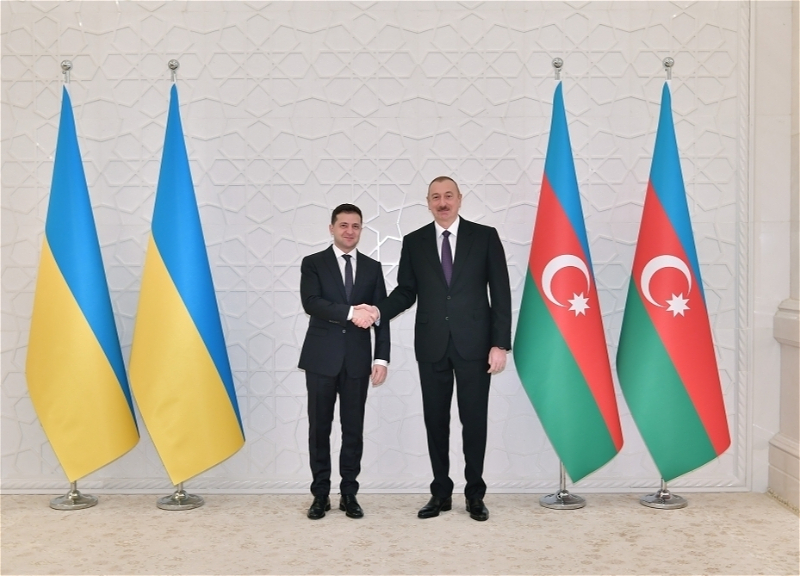 Володимир Зеленский поблагодарил Президента Ильхама Алиева за оказанную Украине гуманитарную помощь