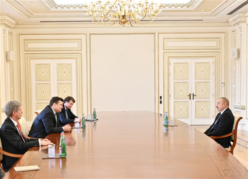 Ильхам Алиев принял министра Вооруженных сил Великобритании