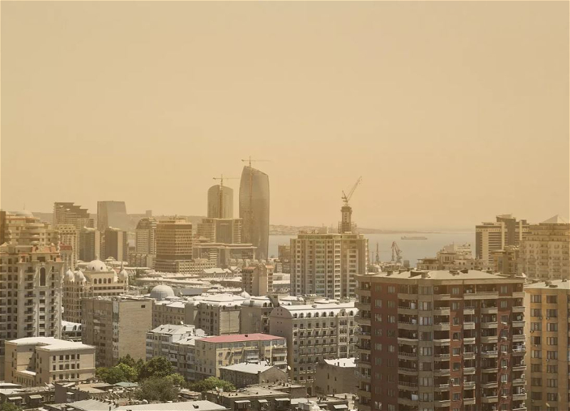 Минэкологии: в Баку растет концентрация африканской пыли в воздухе