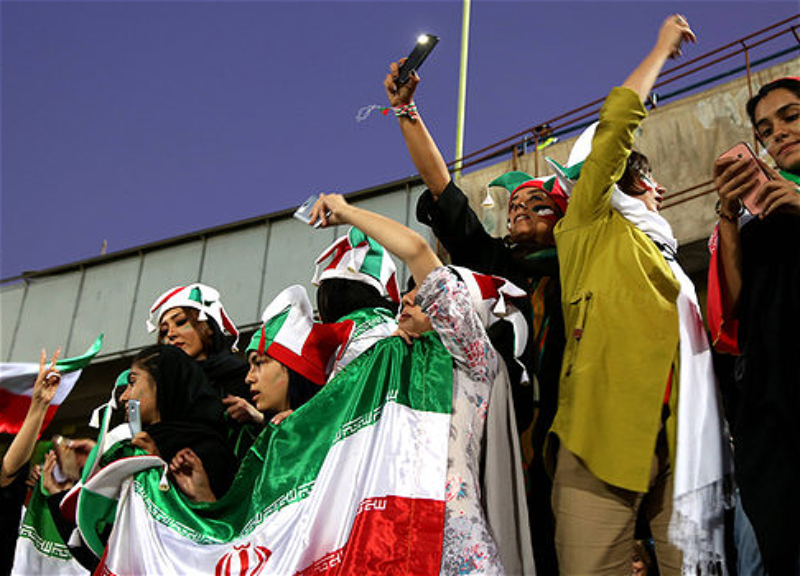 В Иране женщин не пустили на игру мужской сборной. Президент страны поручил разобраться