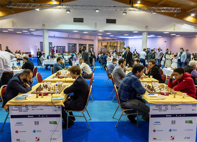 Пять азербайджанских шахматистов борются за медали чемпионата Европы