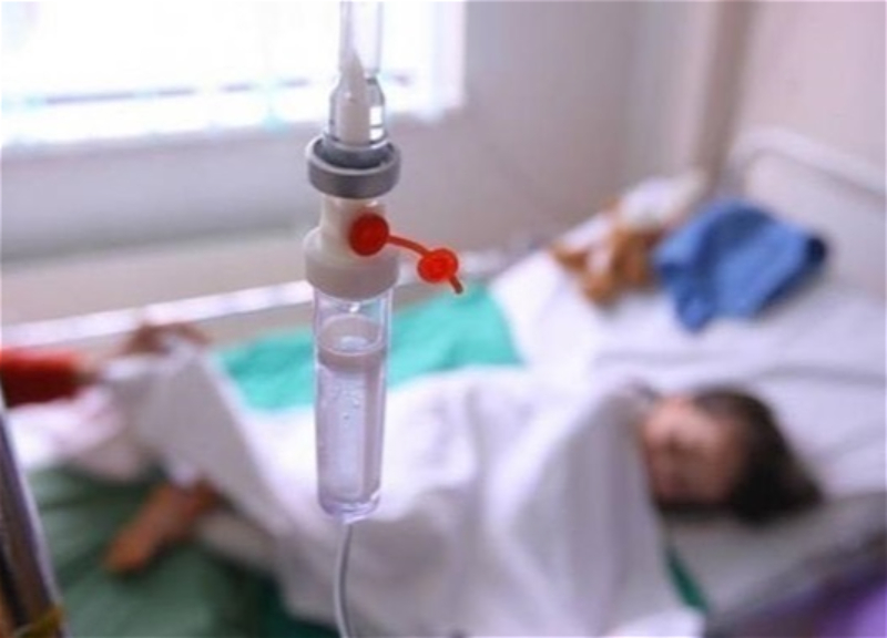 В Баку скончался от пищевого отравления ребенок, второй находится в реанимации