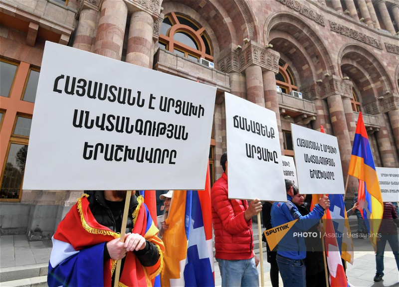 Армянская оппозиция все еще живет иллюзиями, надеясь на протухшую Минскую группу